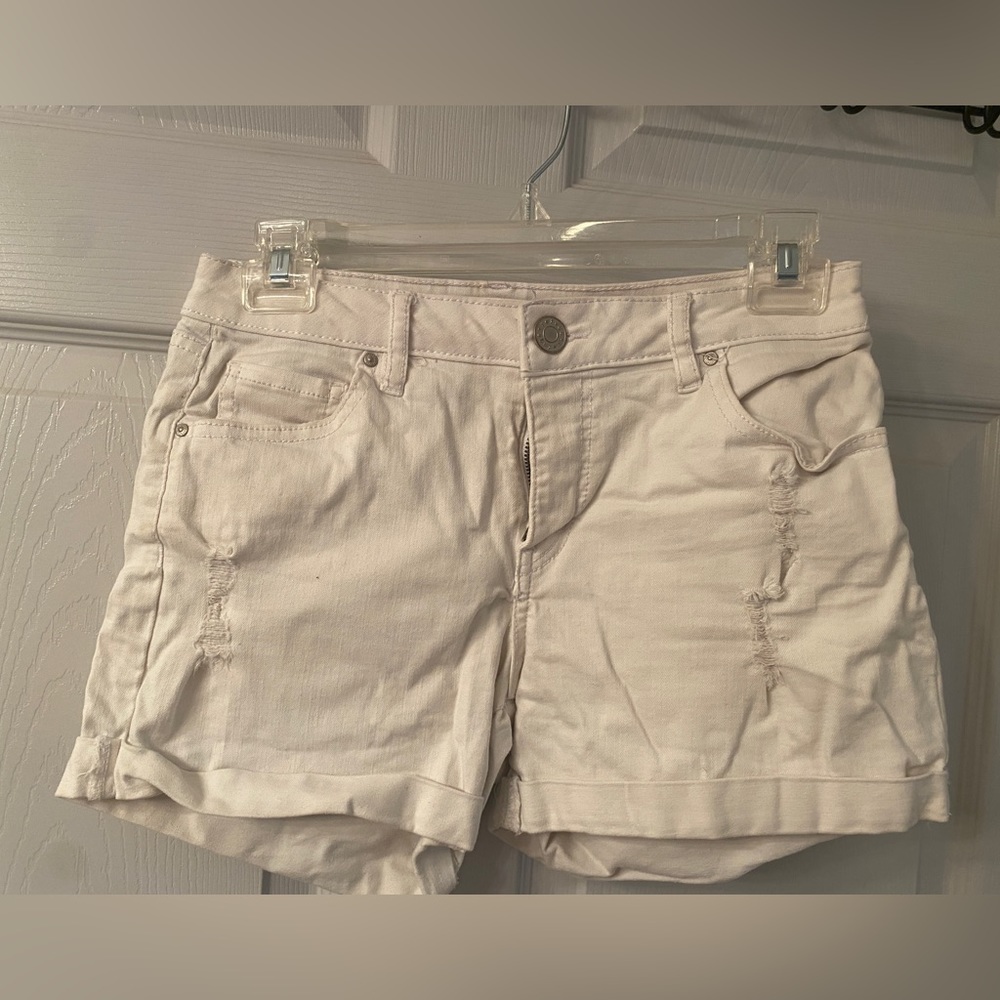 Refuge white shorts Size 2